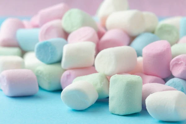 Kleurrijke Marshmallows Zachte Blauwe Achtergrond — Stockfoto
