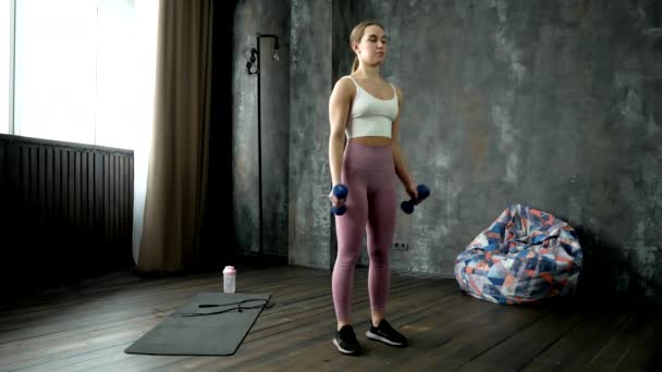 Beautiful Girl Doing Biceps Exercise Dumbbells — стоковое видео