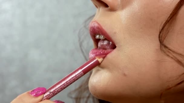 Beautiful Red Haired Girl Sums Her Lips Pencil Expressive Lips — Stockvideo