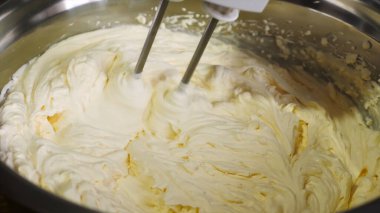 Karıştırıcıda krema var.