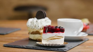 Böğürtlenli tatlı