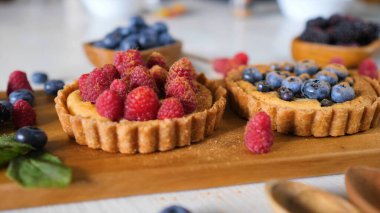 Böğürtlenli tatlı