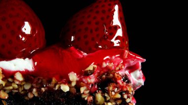 Böğürtlenli tatlı