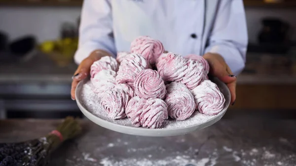 Tabakta leylak şekerlemeleri