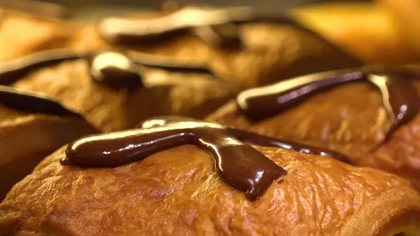 Çikolata dolgulu puf böreği