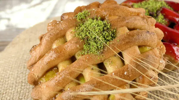 Torta Con Verdure Sul Tavolo — Foto Stock