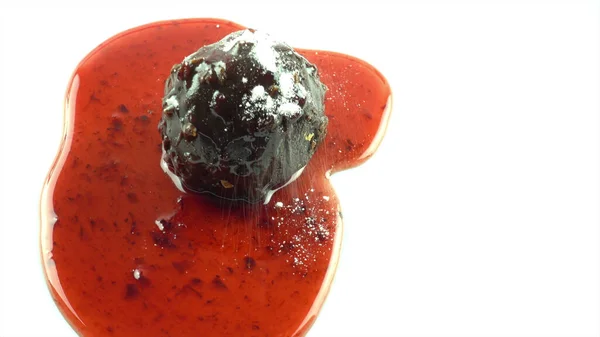 Meyve tatlı bir plaka üzerinde