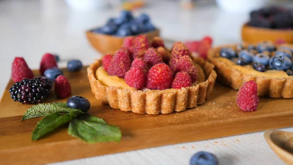 Dessert Med Bär Tallrik — Stockfoto