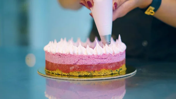 Ciasto Kremem Talerzu — Zdjęcie stockowe