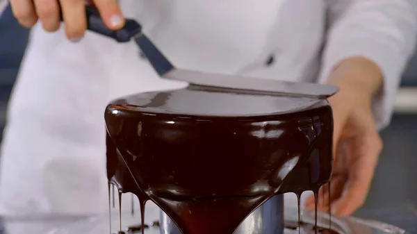 Kremalı çikolatalı pasta.