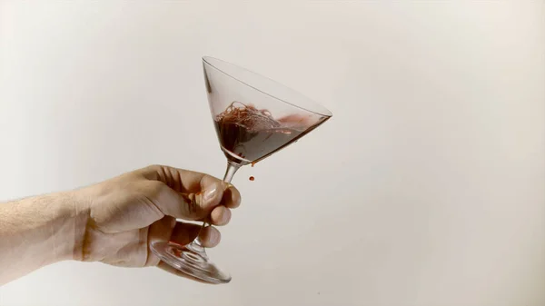 Glas Der Hand Mit Rotem Getränk — Stockfoto