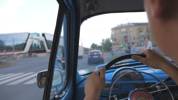 Unrecognizable Man Riding Old Retro Car Turning Right Crossroad Summer — Stockvideo