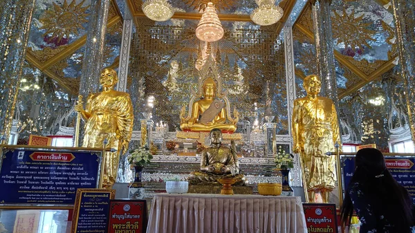Chachoengsao Tailandia Marzo 142022 Muchas Imágenes Doradas Buda Están Ubosot —  Fotos de Stock