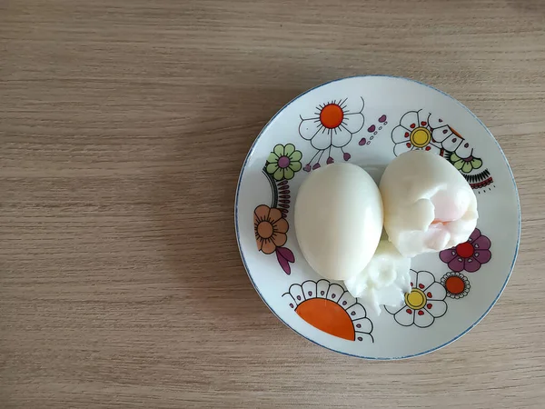 Βραστά Αυγά Φλοράλ Πιάτο — Φωτογραφία Αρχείου