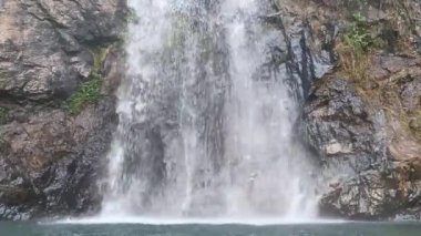 Şelalenin güzel manzarası