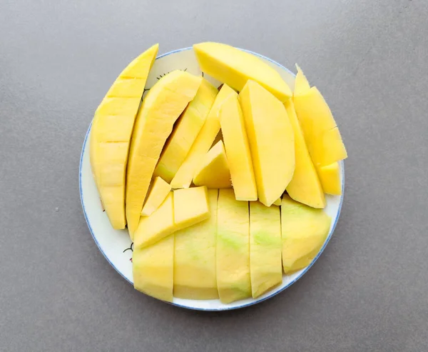 Green Mango Sliced White Plate Thai Fruit Summer Top View — Stock Photo, Image