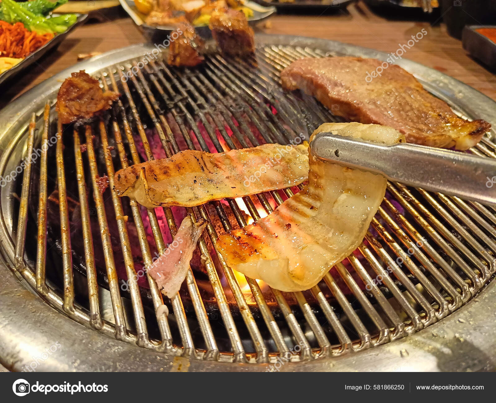 韩式猪肚肉肉饼在炭烤上的选择重点 图库照片 C Codename7