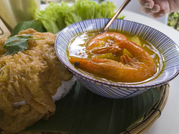 Закрыть Горячий Острый Суп Папайей Креветками Bowl Thai Традиционное Здоровое — стоковое фото