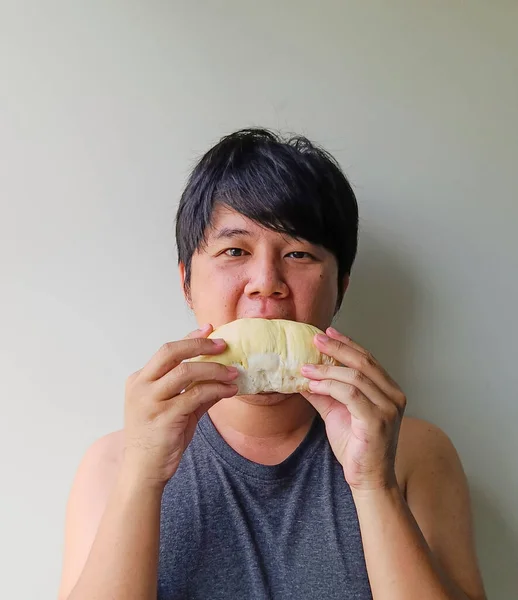 Los Jóvenes Asiáticos Comen Deliciosamente Durian Las Frutas Con Olor — Foto de Stock