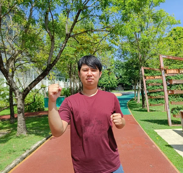 Feliz Joven Asiático Corredor Corriendo Parque Ciudad Verano — Foto de Stock
