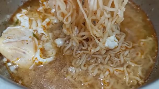 Bowl Instant Noodles Chopsticks Food Salaryman Who Struggles Expensive Cost — Vídeo de Stock