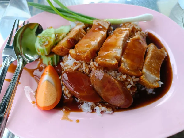 Crispy Pork Belly Topped Rice Asian Thai Food Style Popular — Stockfoto