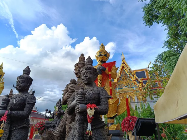 Gruppe Thao Wessuwan Chulamanee Tempel Provinz Samut Songkhram Wahrzeichen Thailands — Stockfoto