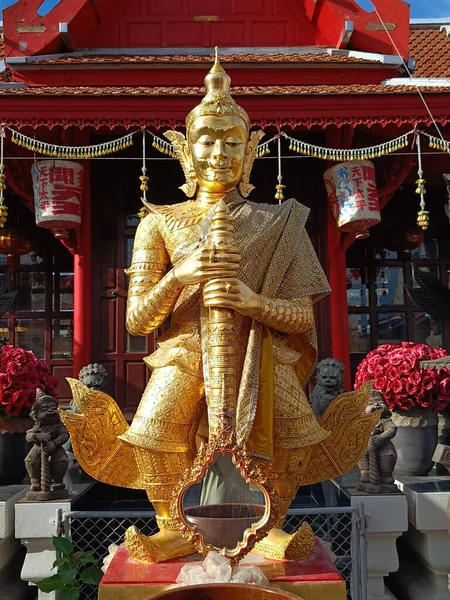 Chulamanee Tapınağı 'nda Thao Wessuwan önü. Samut Songkhram vilayeti. Tayland 'ın simgeleri