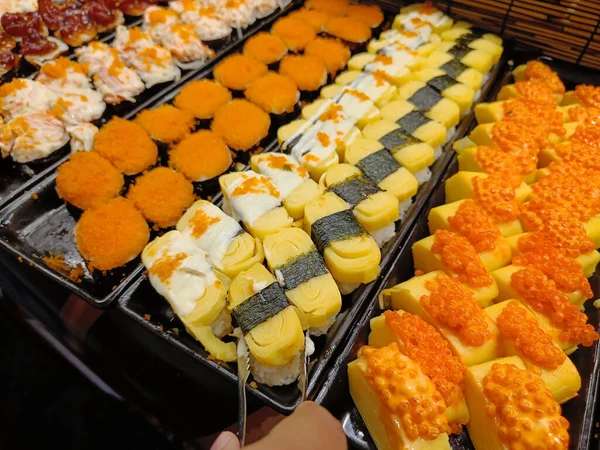 Sweet Egg Sushi Πώληση Στην Τοπική Αγορά Της Ταϊλάνδης — Φωτογραφία Αρχείου