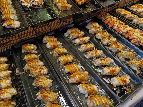 Πολλά Ψάρια Sushi Πώληση Στην Τοπική Αγορά Της Ταϊλάνδης — Φωτογραφία Αρχείου