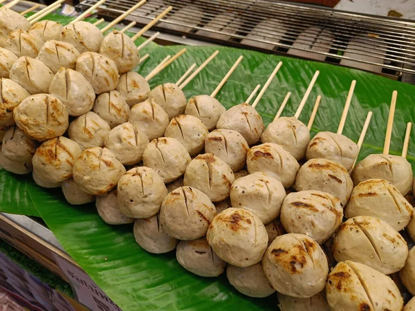 Großer Verkauf Gegrillter Schweinefleischbällchen Auf Dem Markt Thailändisches Street Food — Stockfoto