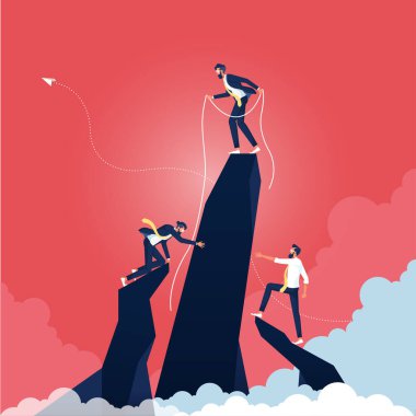 İş ekibi birbirine dağın zirvesine çıkmada, destek, arkadaşlık ve takım çalışması konseptinde yardım ediyor.