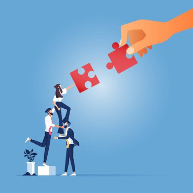 İş konsepti. Takım çalışması metaforu. Bulmaca elemanlarını birleştiren iş ekibi. İki parçayı birleştiriyorum. Birlikte çalışmanın sembolü, işbirliği, ortaklık.