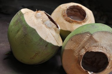 Hindistan cevizi, hindistan cevizi suyu, hindistan cevizi grubu, lezzetli tropikal meyve.