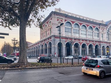 Torino Porta Nuova tren istasyonu