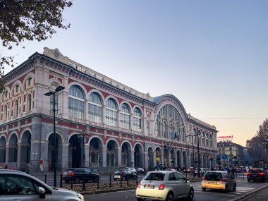 Torino Porta Nuova tren istasyonu