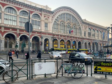 Torino Porta Nuova tren istasyonu