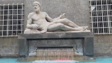 Torino 'daki Po Nehri Çeşmesi 