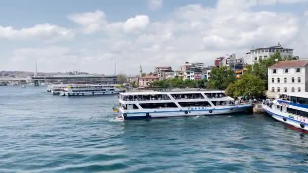 Muitos Barqueiros Flutuando Rio Bósforo — Vídeo de Stock