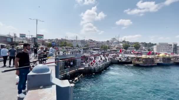Wielu Rybaków Stoi Moście Stambule — Wideo stockowe