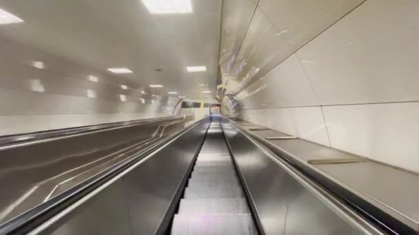 Leere Rolltreppe Einer Bahn Station — Stockvideo