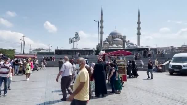 伊斯坦布尔Eminn Yeni清真寺附近的人群 — 图库视频影像