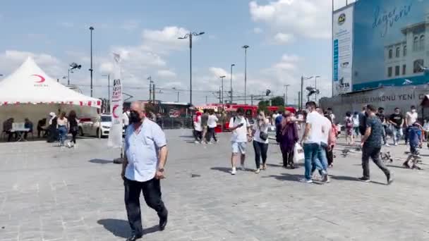 Палатки Здравоохранения Установленные Переполненной Общественной Площади Стамбуле — стоковое видео
