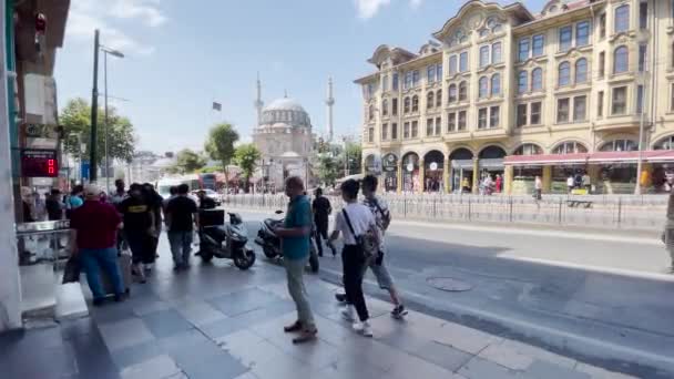 Pessoas Caminhando Nas Proximidades Mesquita Laleli Istambul — Vídeo de Stock