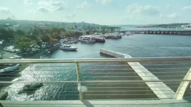 伊斯坦布尔Galata桥上汽车窗户上的空中画面 — 图库视频影像