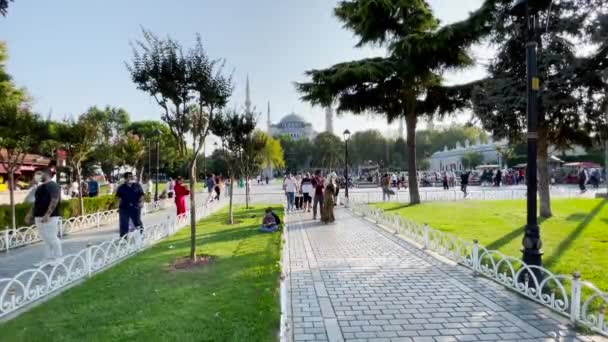 Mucha Gente Caminando Cerca Mezquita Ayasofya Estambul — Vídeos de Stock