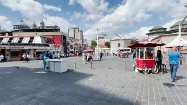 Vendedor Vendendo Bagels Uma Praça Próxima Taksim Square Istambul — Vídeo de Stock