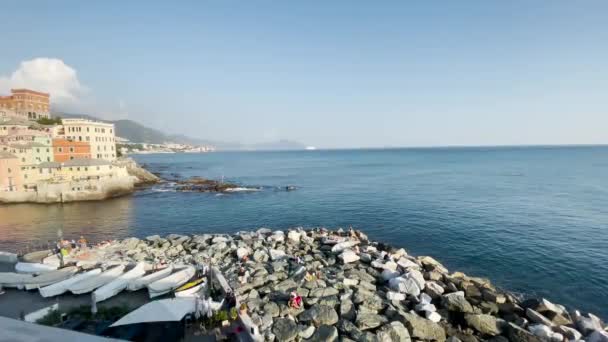 Vista Aérea Sobre Playa Del Distrito Boccadassa Con Pequeños Barcos — Vídeos de Stock