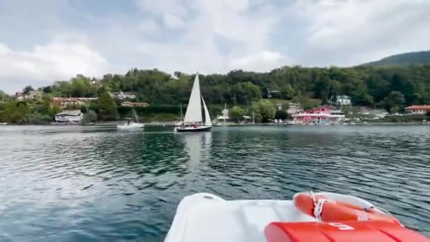 Pequeno Barco Navegando Parco Naturale Dei Laghi Itália — Vídeo de Stock
