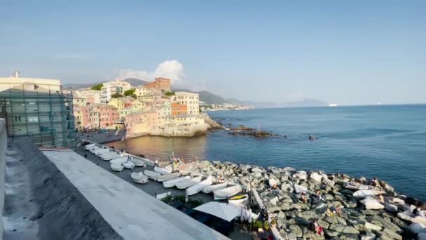 Vista Aérea Sobre Playa Del Distrito Boccadassa Con Pequeños Barcos — Vídeos de Stock